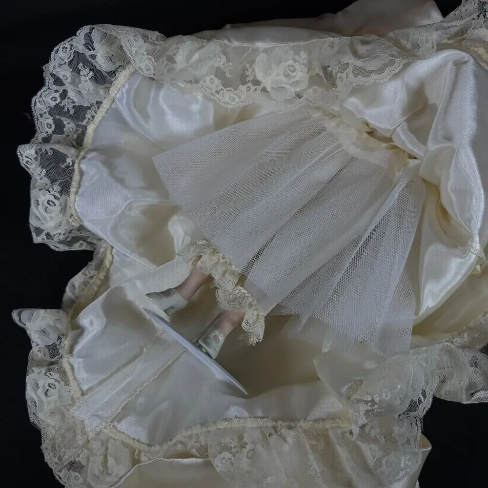 Ashton Drake Galleries Elizabeth 1990s Porcelain Doll Wedding Dress Vintage 20'